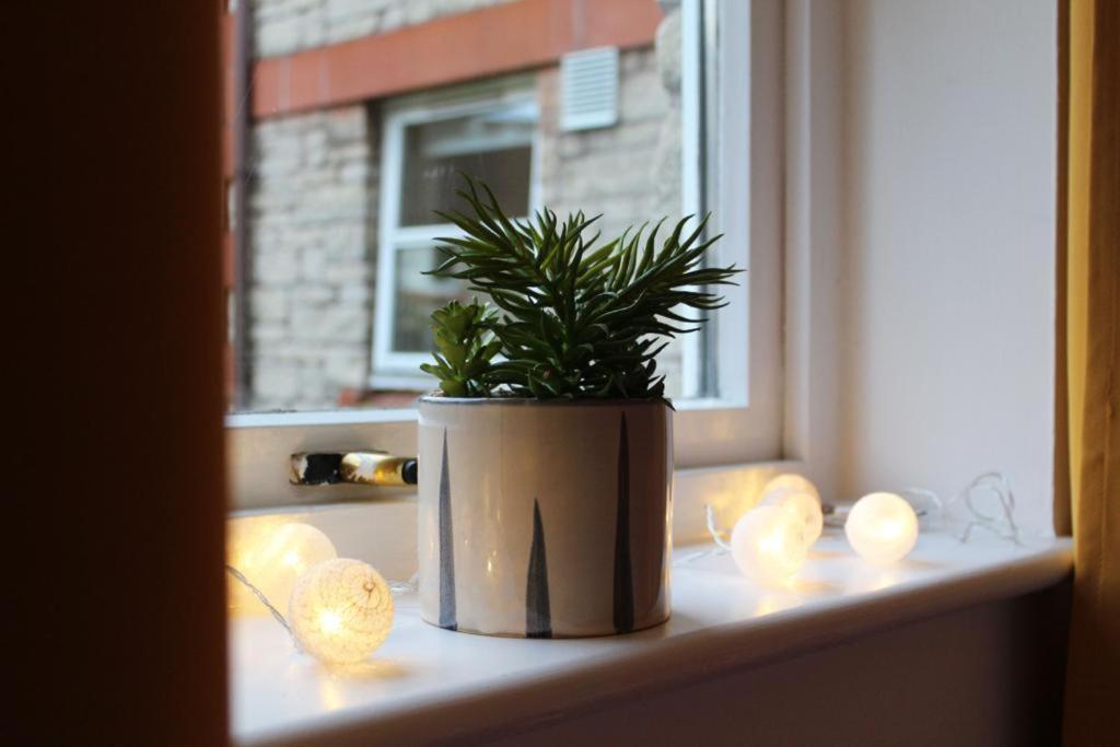 Cheery Craigie Ground Floor Apartment Perth Bagian luar foto