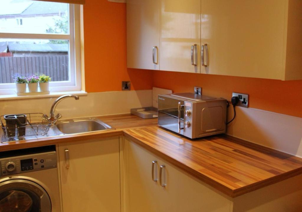 Cheery Craigie Ground Floor Apartment Perth Bagian luar foto