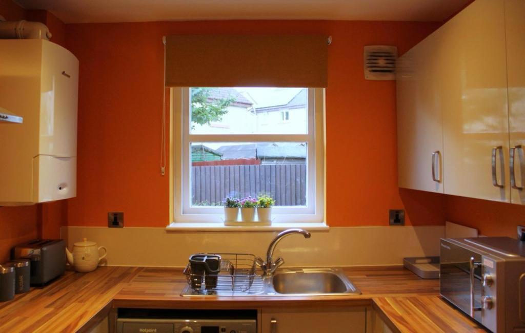 Cheery Craigie Ground Floor Apartment Perth Bagian luar foto