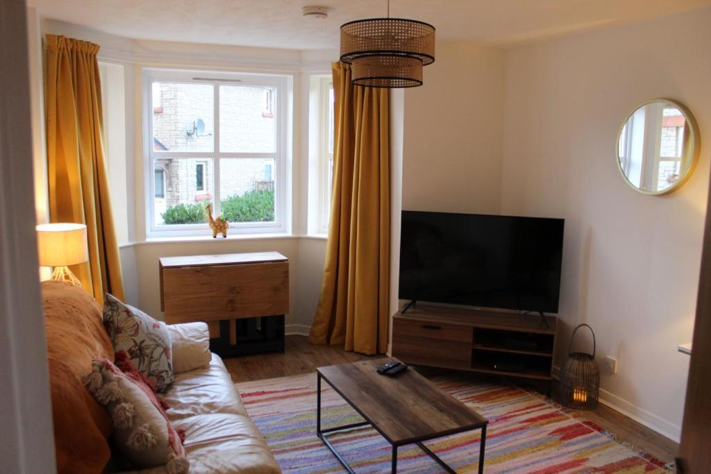 Cheery Craigie Ground Floor Apartment Perth Bagian luar foto